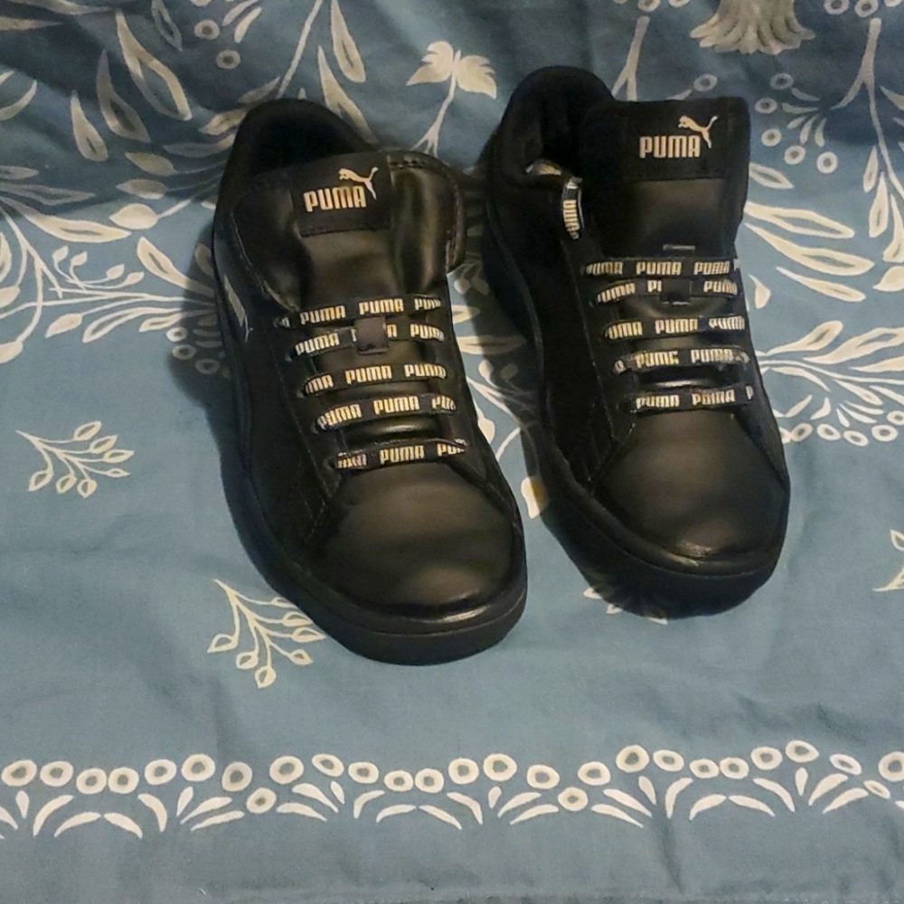 Boys black PUMA SHOES